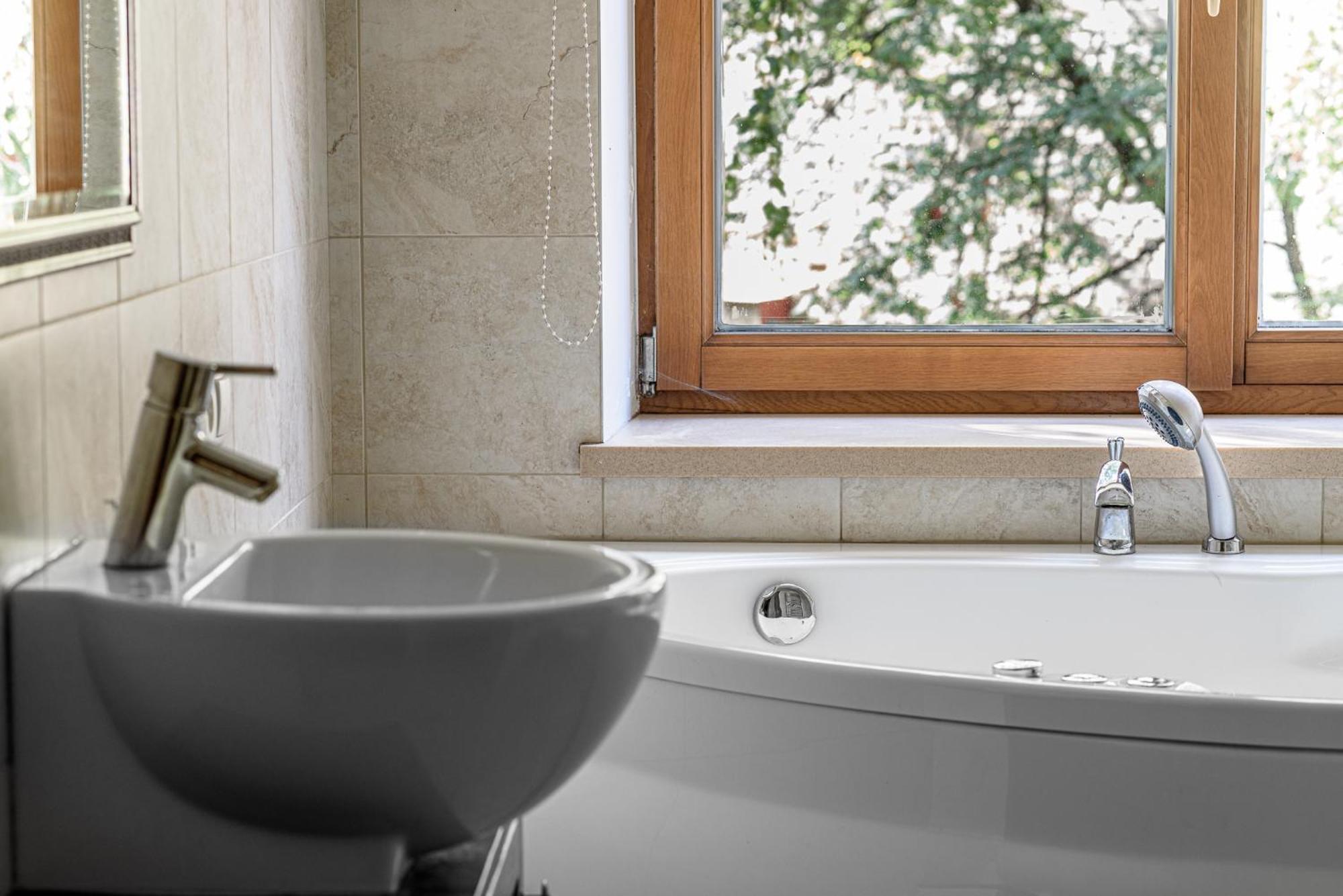 Jacuzzi Apartments X Free Parking X Self Check-In 24X7 By H&H VNO Exteriér fotografie